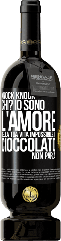 49,95 € Spedizione Gratuita | Vino rosso Edizione Premium MBS® Riserva Knock Knock. Chi? Io sono l'amore della tua vita Impossibile, il cioccolato non parla Etichetta Nera. Etichetta personalizzabile Riserva 12 Mesi Raccogliere 2014 Tempranillo