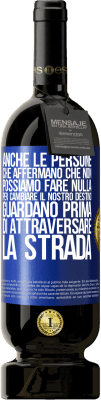 49,95 € Spedizione Gratuita | Vino rosso Edizione Premium MBS® Riserva Anche le persone che affermano che non possiamo fare nulla per cambiare il nostro destino, guardano prima di attraversare la Etichetta Blu. Etichetta personalizzabile Riserva 12 Mesi Raccogliere 2014 Tempranillo