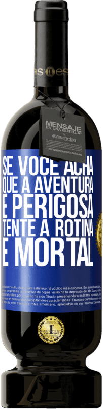 49,95 € Envio grátis | Vinho tinto Edição Premium MBS® Reserva Se você acha que a aventura é perigosa, tente a rotina. É mortal Etiqueta Azul. Etiqueta personalizável Reserva 12 Meses Colheita 2015 Tempranillo