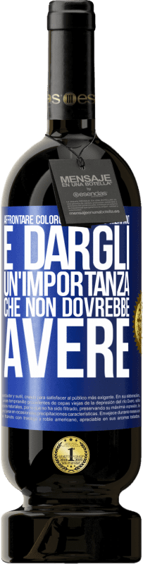 49,95 € Spedizione Gratuita | Vino rosso Edizione Premium MBS® Riserva Affrontare coloro che non lo meritano è dargli un'importanza che non dovrebbe avere Etichetta Blu. Etichetta personalizzabile Riserva 12 Mesi Raccogliere 2016 Tempranillo