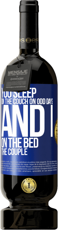 49,95 € 免费送货 | 红酒 高级版 MBS® 预订 你在奇怪的日子睡在沙发上，而我在夫妻俩的床上 蓝色标签. 可自定义的标签 预订 12 个月 收成 2016 Tempranillo