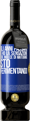 49,95 € Spedizione Gratuita | Vino rosso Edizione Premium MBS® Riserva Gli anni passano e ho la sensazione che invece di maturare, sto fermentando Etichetta Blu. Etichetta personalizzabile Riserva 12 Mesi Raccogliere 2014 Tempranillo