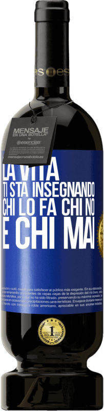 49,95 € Spedizione Gratuita | Vino rosso Edizione Premium MBS® Riserva La vita ti sta insegnando chi lo fa, chi no e chi mai Etichetta Blu. Etichetta personalizzabile Riserva 12 Mesi Raccogliere 2015 Tempranillo