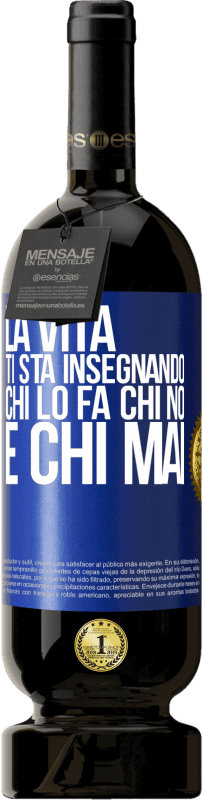 49,95 € Spedizione Gratuita | Vino rosso Edizione Premium MBS® Riserva La vita ti sta insegnando chi lo fa, chi no e chi mai Etichetta Blu. Etichetta personalizzabile Riserva 12 Mesi Raccogliere 2016 Tempranillo