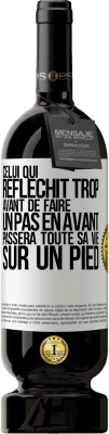 49,95 € Envoi gratuit | Vin rouge Édition Premium MBS® Réserve Celui qui réfléchit trop avant de faire un pas en avant passera toute sa vie sur un pied Étiquette Blanche. Étiquette personnalisable Réserve 12 Mois Récolte 2015 Tempranillo