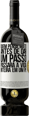 49,95 € Envio grátis | Vinho tinto Edição Premium MBS® Reserva Quem pensa muito antes de dar um passo, passará a vida inteira em um pé Etiqueta Branca. Etiqueta personalizável Reserva 12 Meses Colheita 2014 Tempranillo