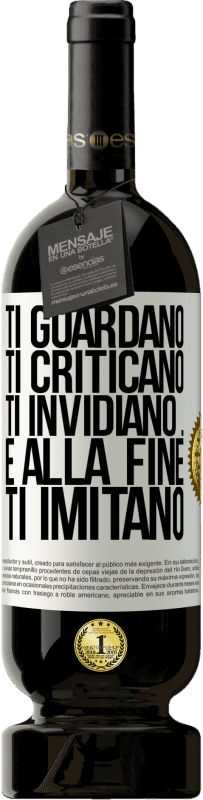 49,95 € Spedizione Gratuita | Vino rosso Edizione Premium MBS® Riserva Ti guardano, ti criticano, ti invidiano ... e alla fine ti imitano Etichetta Bianca. Etichetta personalizzabile Riserva 12 Mesi Raccogliere 2015 Tempranillo