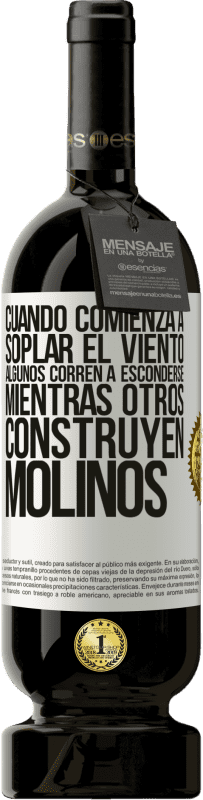 49,95 € Envío gratis | Vino Tinto Edición Premium MBS® Reserva Cuando comienza a soplar el viento, algunos corren a esconderse, mientras otros construyen molinos Etiqueta Blanca. Etiqueta personalizable Reserva 12 Meses Cosecha 2015 Tempranillo