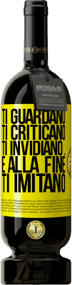 49,95 € Spedizione Gratuita | Vino rosso Edizione Premium MBS® Riserva Ti guardano, ti criticano, ti invidiano ... e alla fine ti imitano Etichetta Gialla. Etichetta personalizzabile Riserva 12 Mesi Raccogliere 2015 Tempranillo