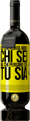 49,95 € Spedizione Gratuita | Vino rosso Edizione Premium MBS® Riserva Ciò che conta non è chi sei, ma chi pensano che tu sia Etichetta Gialla. Etichetta personalizzabile Riserva 12 Mesi Raccogliere 2016 Tempranillo