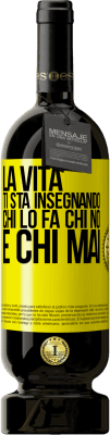 49,95 € Spedizione Gratuita | Vino rosso Edizione Premium MBS® Riserva La vita ti sta insegnando chi lo fa, chi no e chi mai Etichetta Gialla. Etichetta personalizzabile Riserva 12 Mesi Raccogliere 2016 Tempranillo