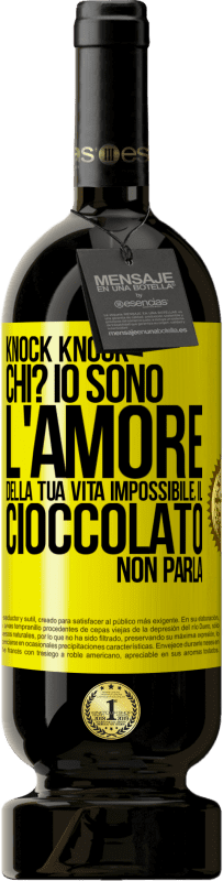 49,95 € Spedizione Gratuita | Vino rosso Edizione Premium MBS® Riserva Knock Knock. Chi? Io sono l'amore della tua vita Impossibile, il cioccolato non parla Etichetta Gialla. Etichetta personalizzabile Riserva 12 Mesi Raccogliere 2014 Tempranillo