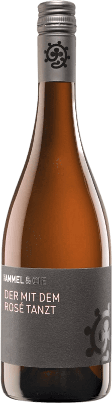 16,95 € 免费送货 | 桃红葡萄酒 Hammel Der mit dem Tanzt Trocken — 干型 Rosé — 桃红葡萄酒 Q.b.A. Pfälz 普法尔茨 德国 Merlot — 梅洛, Cabernet Sauvignon — 赤霞珠, Pinot Noir — 黑皮诺, Saint Laurent, Dornfelder — 多恩菲尔德 75 cl