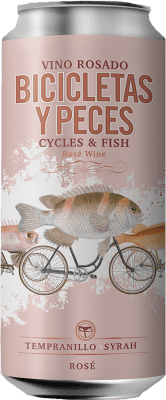 115,95 € Бесплатная доставка | Коробка из 24 единиц Розовое вино Family Owned Bicicletas y Peces Rosado D.O. Somontano Испания Tempranillo, Syrah Алюминиевая банка 25 cl