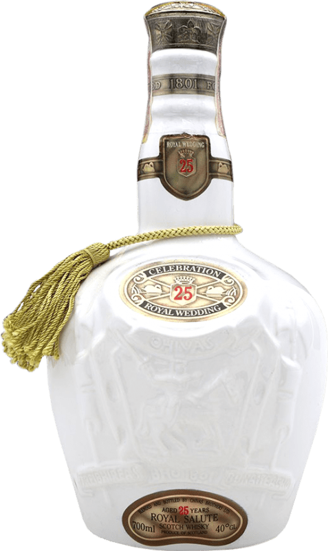 3 855,95 € Spedizione Gratuita | Whisky Blended Chivas Regal Royal Salute Royal Wedding Crown Prince of Japan Regno Unito 25 Anni Bottiglia 70 cl