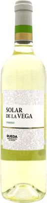 6,95 € Бесплатная доставка | Белое вино Solar de la Vega D.O. Rueda Испания Verdejo бутылка 75 cl