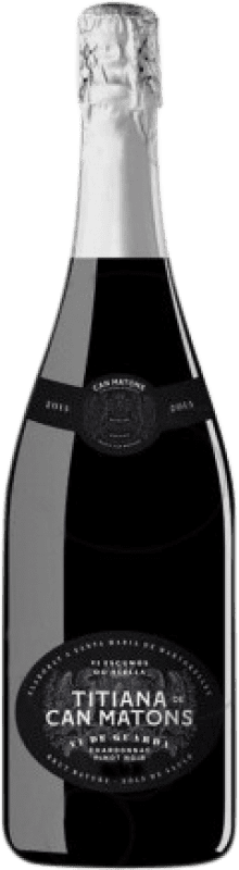31,95 € Envío gratis | Vino blanco Can Matons Titiana Brut Nature Reserva D.O. Alella Cataluña España Chardonnay Botella 75 cl