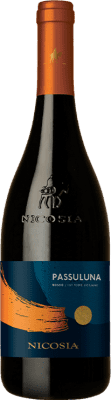 17,95 € 免费送货 | 红酒 Nicosia Passuluna Rosso I.G.T. Terre Siciliane 意大利 Syrah, Nero d'Avola 瓶子 75 cl