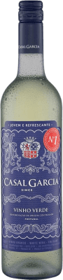 7,95 € Spedizione Gratuita | Vino bianco Casal Garcia I.G. Vinho Verde Vinho Verde Portogallo Loureiro, Treixadura, Azal Bottiglia 75 cl