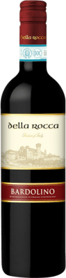 9,95 € 送料無料 | 赤ワイン Cantina di Soave Della Rocca D.O.C. Bardolino Venecia イタリア Nebbiolo, Corvina, Molinara ボトル 75 cl