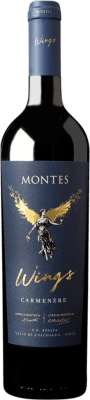 66,95 € 免费送货 | 红酒 Montes Wings I.G. Valle Central 中央谷地 智利 Cabernet Franc, Carmenère 瓶子 75 cl