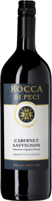 9,95 € Spedizione Gratuita | Vino rosso Rocca di Peci I.G.T. Delle Venezie Venecia Italia Cabernet Sauvignon Bottiglia 1 L