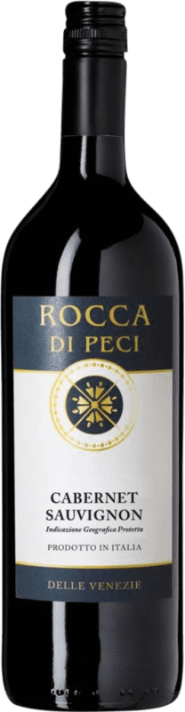 9,95 € Spedizione Gratuita | Vino rosso Rocca di Peci I.G.T. Delle Venezie Venecia Italia Cabernet Sauvignon Bottiglia 1 L