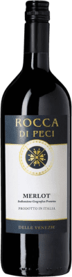 7,95 € Бесплатная доставка | Красное вино Rocca di Peci I.G.T. Delle Venezie Venecia Италия Merlot бутылка 1 L