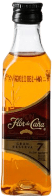 34,95 € Spedizione Gratuita | Scatola da 12 unità Rum Flor de Caña Gran Riserva Nicaragua 7 Anni Bottiglia Miniatura 5 cl