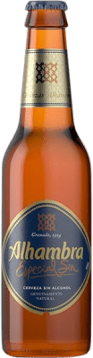 62,95 € Envio grátis | Caixa de 24 unidades Cerveja Alhambra Andaluzia Espanha Garrafa Terço 33 cl Sem Álcool