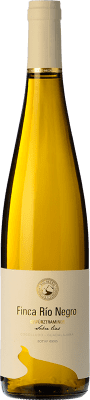 19,95 € Spedizione Gratuita | Vino Bianco Finca Río Negro Crianza — Invecchiato in Botte I.G.P. Vino de la Tierra de Castilla Castilla-La Mancha Spagna Gewürztraminer 75 cl
