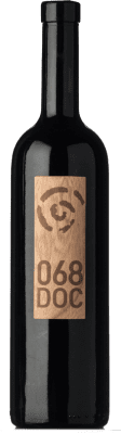 16,95 € Spedizione Gratuita | Vino rosso Plozza 068 D.O.C. Valtellina Rosso lombardia Italia Nebbiolo Bottiglia 75 cl