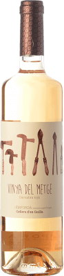 12,95 € Free Shipping | Rosé wine Guilla Vinya del Metge D.O. Empordà Catalonia Spain Grenache, Grenache Grey Bottle 75 cl