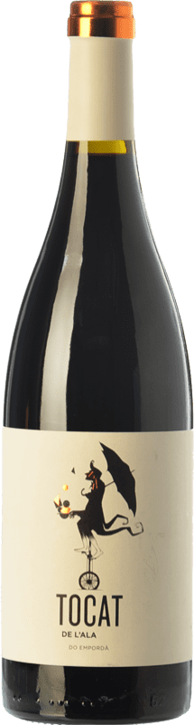 15,95 € Envio grátis | Vinho Tinto Coca i Fitó Tocat de l'Ala Jovem D.O. Empordà Catalunha Espanha Syrah, Garnacha — Grenache, Cariñena — Carignan 75 cl
