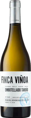 13,95 € Бесплатная доставка | Белое вино Finca Viñoa Embotellado Tardío D.O. Ribeiro Галисия Испания Godello — Годельо, Loureiro — Лоурейру, Treixadura — Трейшадура, Albariño — Альбариньо 75 cl
