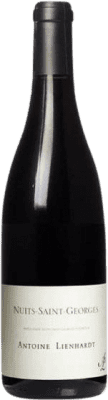 52,95 € 免费送货 | 红酒 Antoine Lienhardt A.O.C. Nuits-Saint-Georges 勃艮第 法国 Pinot Black 瓶子 75 cl