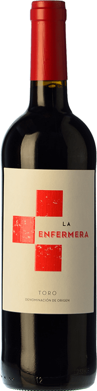 7,95 € Бесплатная доставка | Красное вино Terra d'Uro La Enfermera молодое D.O. Toro Кастилия-Леон Испания Tempranillo — Темпранильо Бутылка 75 cl