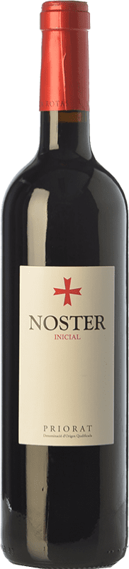 14,95 € Бесплатная доставка | Красное вино La Perla del Priorat Noster Inicial молодое D.O.Ca. Priorat Каталония Испания Garnacha — Гренаш, Cabernet Sauvignon — Каберне Совиньон, Cariñena — Кариньян Бутылка 75 cl