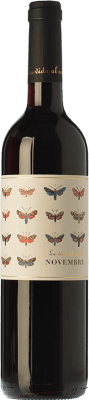 11,95 € 免费送货 | 红葡萄酒 La Vida Al Camp Novembre 年轻的 D.O. Penedès 加泰罗尼亚 西班牙 Tempranillo — 丹魄, Garnacha — 歌海娜, Samsó — 桑索 瓶装 75 cl