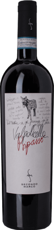 17,95 € 送料無料 | 赤ワイン Secondo Marco クラシック D.O.C. Valpolicella ベネト イタリア Corvina — コルヴィーナ, Rondinella — ロンディネッラ, Corvinone — コルヴィノーネ 75 cl
