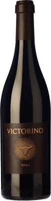 396,95 € 免费送货 | 红葡萄酒 Teso La Monja Victorino Crianza — 陈酿 D.O. Toro 卡斯蒂利亚莱昂 西班牙 Tinta de Toro 双大瓶 — Jeroboam-Double Magnum 3 L