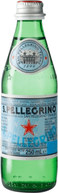 35,95 € Бесплатная доставка | Коробка из 24 единиц Вода San Pellegrino Frizzante Gas Sparkling Маленькая бутылка 25 cl