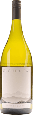 89,95 € Spedizione Gratuita | Vino Bianco Cloudy Bay I.G. Marlborough Marlborough Nuova Zelanda Sauvignon Bottiglia Magnum 1,5 L
