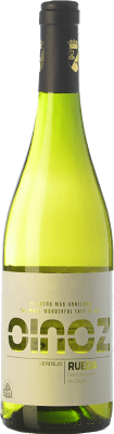 7,95 € Envío gratis | Vino blanco Carlos Moro Oinoz D.O. Rueda Castilla y León Verdejo Botella 75 cl