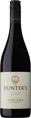 21,95 € Бесплатная доставка | Красное вино Hunter's I.G. Marlborough Новая Зеландия Pinot Noir — Пино Нуар 75 cl