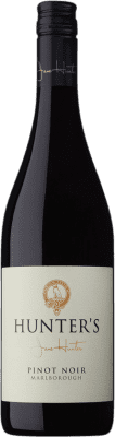 27,95 € Free Shipping | Red wine Hunter's I.G. Marlborough New Zealand Pinot Black Bottle 75 cl