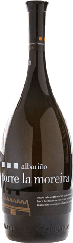 34,95 € 免费送货 | 白酒 Marqués de Vizhoja Torre la Moreira 年轻的 D.O. Rías Baixas 加利西亚 西班牙 Albariño, Sauvignon White 瓶子 Jéroboam-双Magnum 3 L