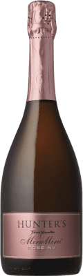 36,95 € 送料無料 | ロゼスパークリングワイン Hunter's Miru Miru Brut 若い ニュージーランド Pinot Black, Chardonnay, Pinot Meunier ボトル 75 cl