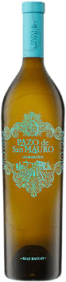 47,95 € Envío gratis | Vino blanco Pazo de San Mauro Joven D.O. Rías Baixas Galicia España Albariño Botella Magnum 1,5 L