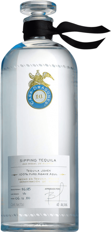 402,95 € 免费送货 | 龙舌兰 Casa Dragones Sipping Blanco 年轻的 哈利斯科 墨西哥 瓶子 70 cl